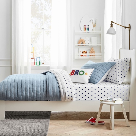 Pottery Barn Kids Star Organic Sheet Set & Pillowcases - Picture 4 of 6
